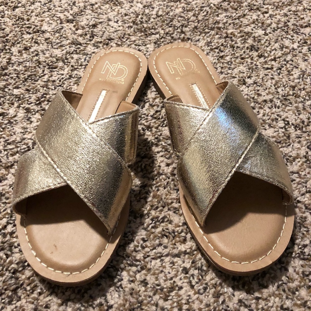 New Direction Sandals - Picture 3 of 4